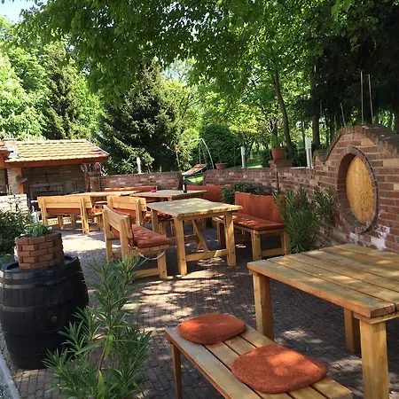 Konukevi Bartal Rodinne Vinarstvo 3*